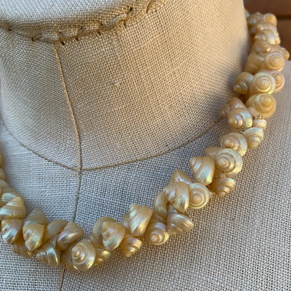 VTG Hawaiian Iridescent Trochus Shell Lei Choker - Picture 2 of 5